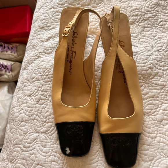 Salvatore Ferragamo boutique sling backs, size 9 1/2 Tan and black in color - Picture 3 of 3